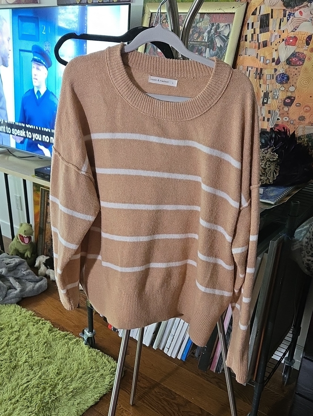 Cozy Striped Crewneck Sweater - Beige & White
